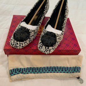 NEW NEVER WORN Tory Burch Woven Double T Pump